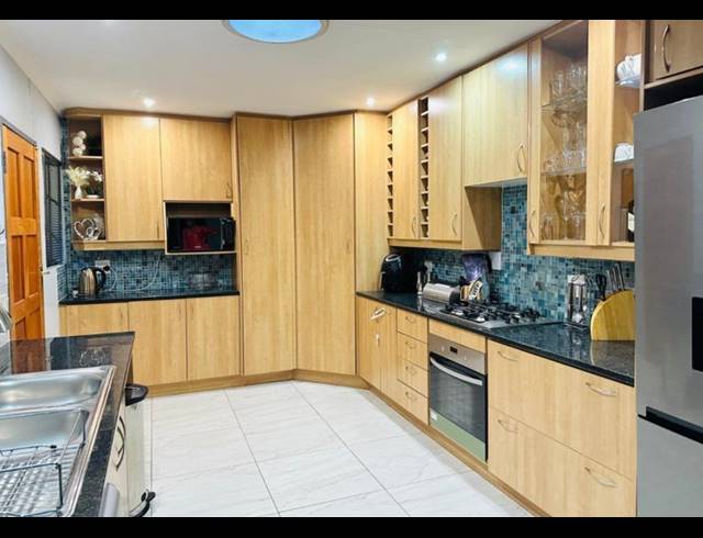 4 BEDROOM HOUSE FOR SALE IN RADIOKOP